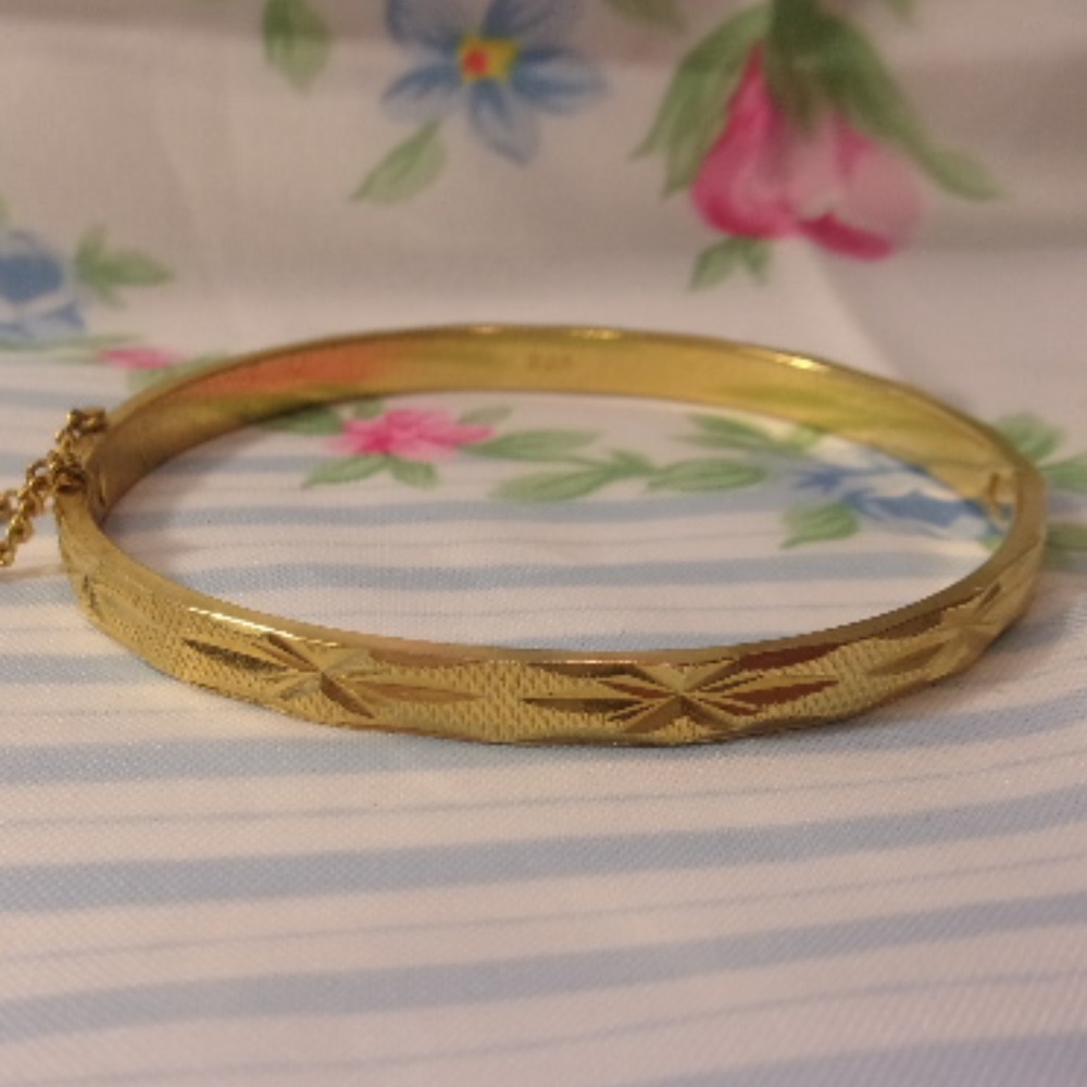 Pastelli Textured Gold Tone Hinged Bangle Bracelet